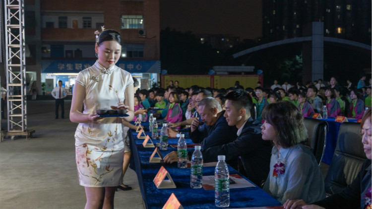 2021四川新華新專業(yè)發(fā)布會暨“強國青年·百萬獎學金計劃”完美啟動