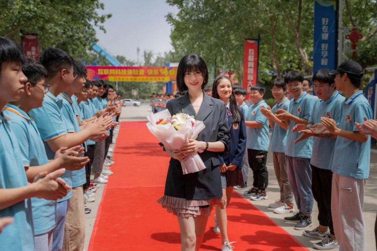 新華互聯(lián)網(wǎng)科技攜手知名演員，開啟職業(yè)教育新機(jī)遇