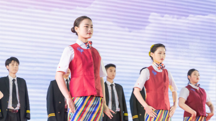 追風(fēng)少年，新華有夢(mèng)，讓青春不負(fù)好時(shí)光！