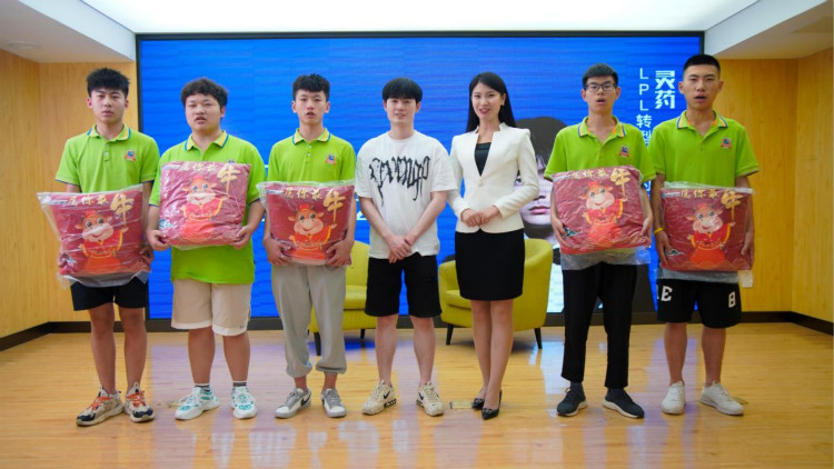 《老師來了》公開課全新起航，“護(hù)國螳螂”靈藥龍城太原激情開講！