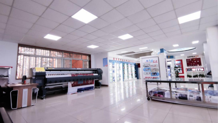 明星進(jìn)校園丨如果你在新華見(jiàn)到了他請(qǐng)不要驚訝！