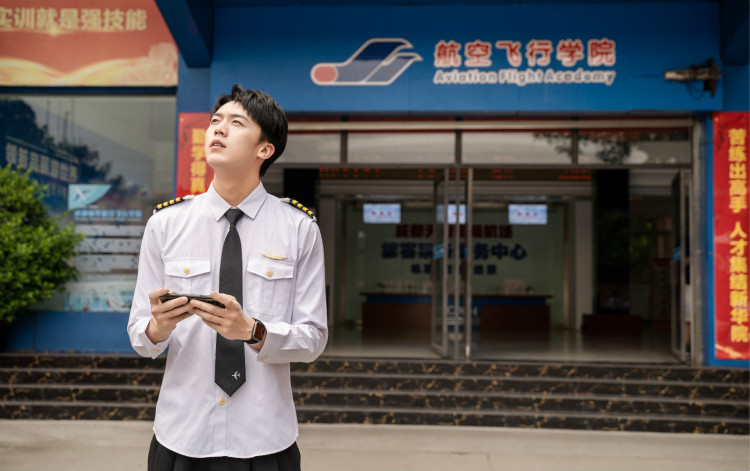 明星帶路|盧東旭探秘校園黑科技，直擊新華硬實力！