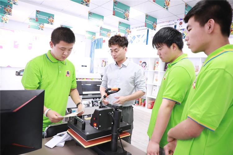 《老師來了》火熱開講--新榜學(xué)院院長，解析新媒體怎么玩？