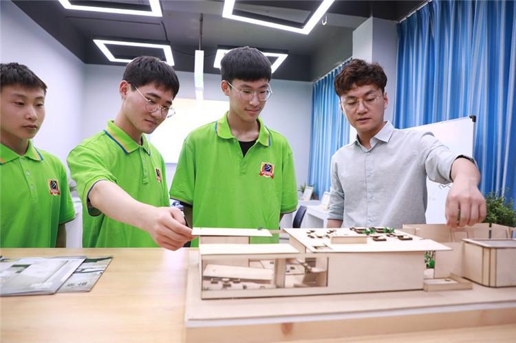 《老師來了》火熱開講--新榜學(xué)院院長，解析新媒體怎么玩？