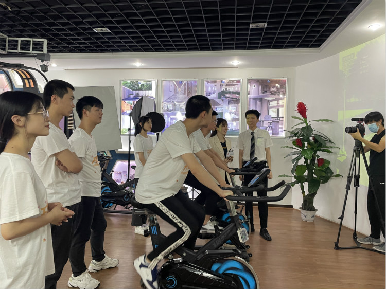 央視頻云端夏令營攜手新華電腦，開啟動漫設(shè)計(jì)小課堂！