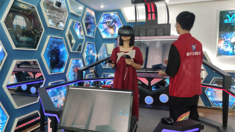 四川新華陽光導學小組，紅馬甲在行動