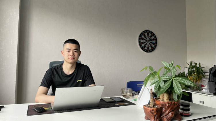 創(chuàng)業(yè)不怕年少，放棄上大學(xué)機(jī)會(huì)，19歲創(chuàng)業(yè)成功