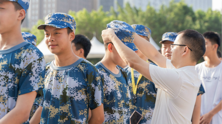 追夢新華人|因為夢想·光芒萬丈！