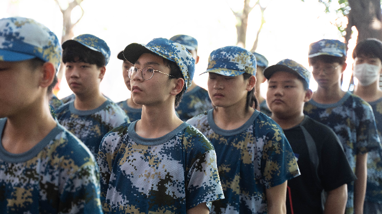 當(dāng)你還在觀望時,新華學(xué)子已經(jīng)開始軍訓(xùn)蓄勢待發(fā)了