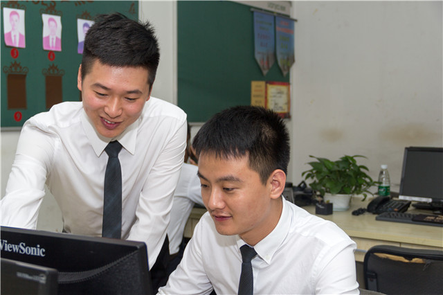 一無所有從新華走出，華麗轉(zhuǎn)身再歸來！