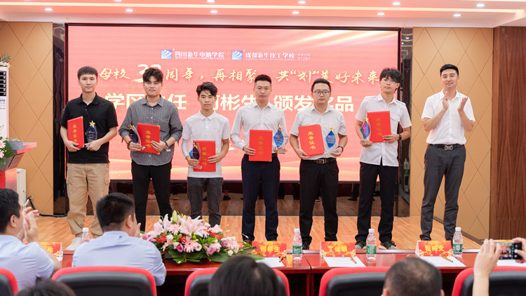 一無所有從新華走出，華麗轉(zhuǎn)身再歸來！