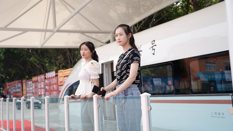 轉(zhuǎn)校來四川新華，我找到了久違的成就感！