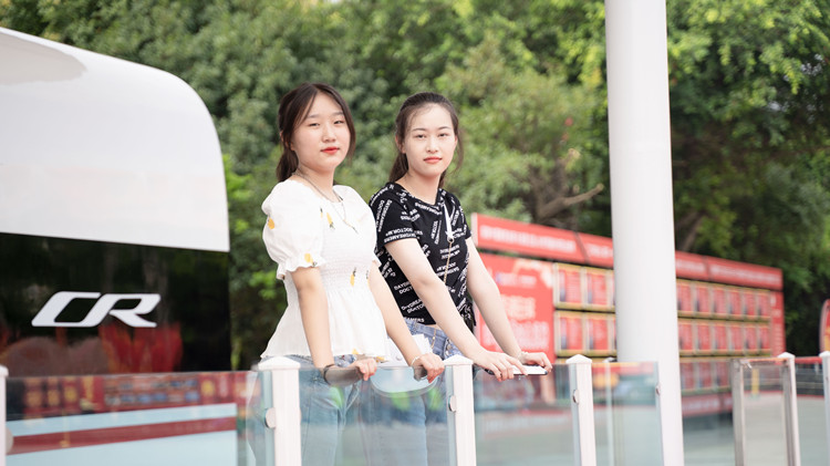 轉(zhuǎn)校來四川新華，我找到了久違的成就感！