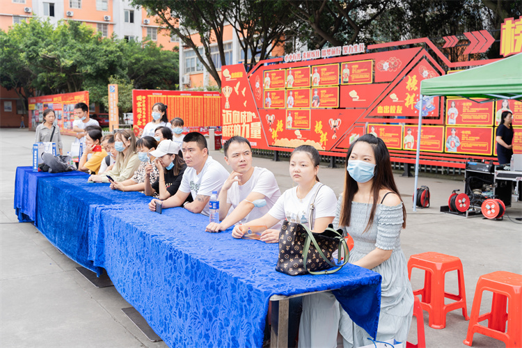 迷彩青春，軍訓(xùn)蛻變—四川新華素質(zhì)拓展訓(xùn)練匯演