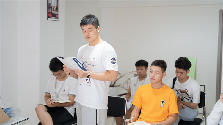 校企合作三方共贏，就業(yè)回訪見證新華學(xué)子成長！