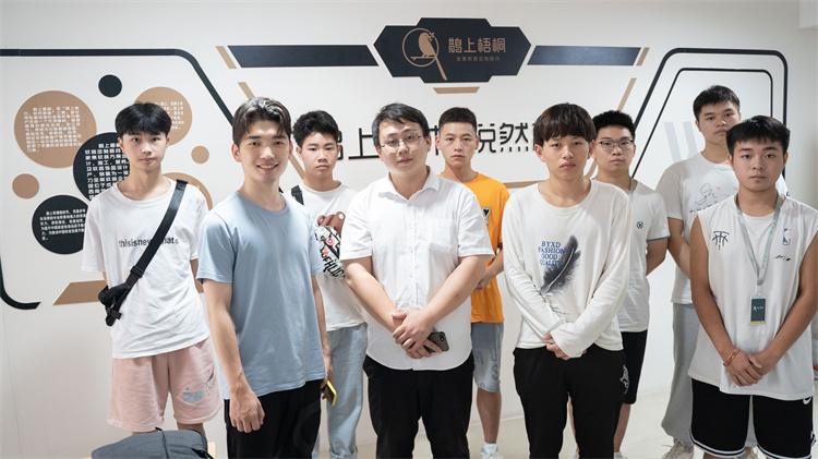 校企合作三方共贏，就業(yè)回訪見證新華學(xué)子成長！