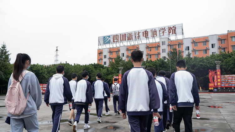 初中分流提前擇校，選擇新華實現(xiàn)彎道超車！