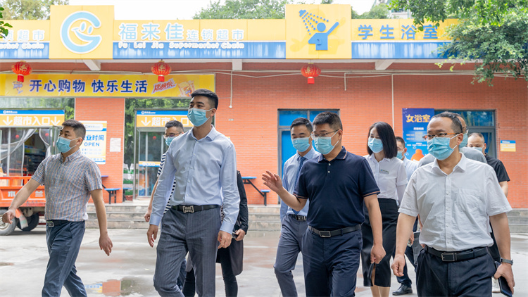 【中秋節(jié)的慰問】熱烈歡迎雙流區(qū)政府領(lǐng)導(dǎo)蒞臨成都新華！