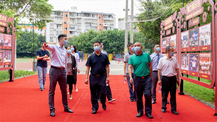 【中秋節(jié)的慰問】熱烈歡迎雙流區(qū)政府領(lǐng)導(dǎo)蒞臨成都新華！