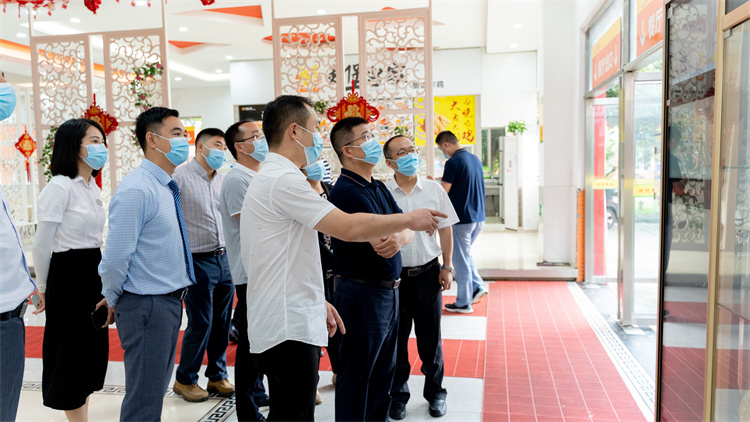 【中秋節(jié)的慰問】熱烈歡迎雙流區(qū)政府領(lǐng)導(dǎo)蒞臨成都新華！