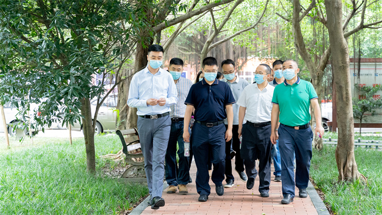 【中秋節(jié)的慰問】熱烈歡迎雙流區(qū)政府領(lǐng)導(dǎo)蒞臨成都新華！