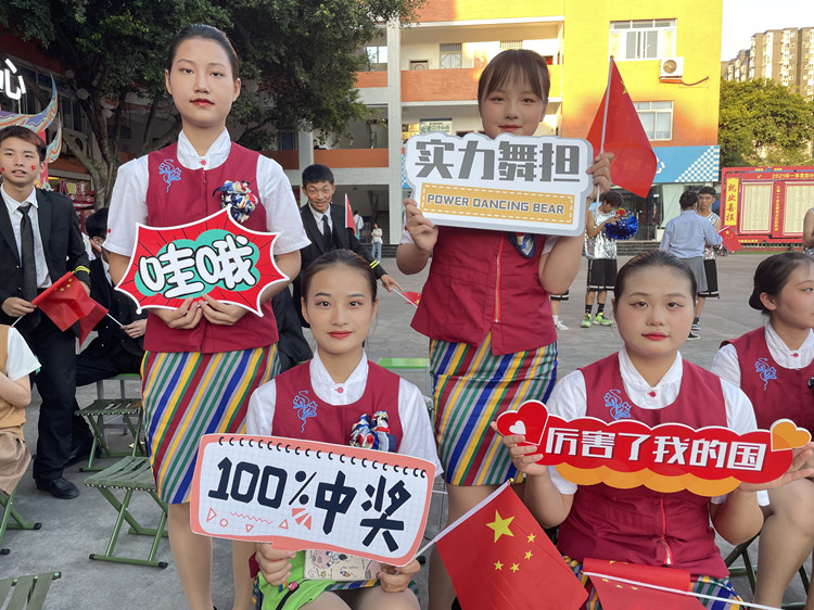 2021“慶國慶·迎新生”暨新華?新銳獎學(xué)金頒獎盛典