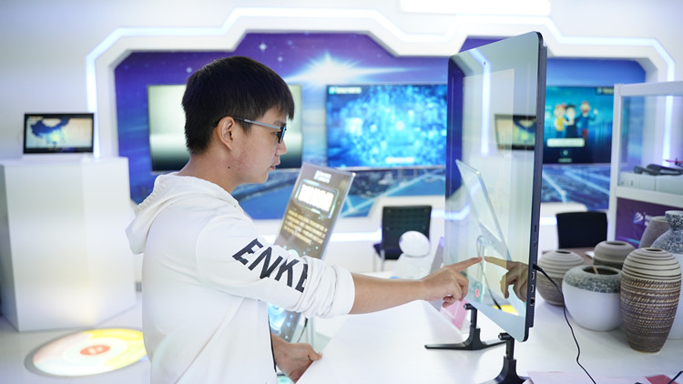 一步一個(gè)腳印，腳踏實(shí)地走好每一步