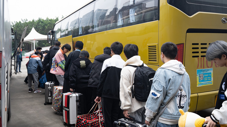 新華定向班學(xué)生赴京東實(shí)習(xí)：實(shí)地體驗(yàn)電商魅力