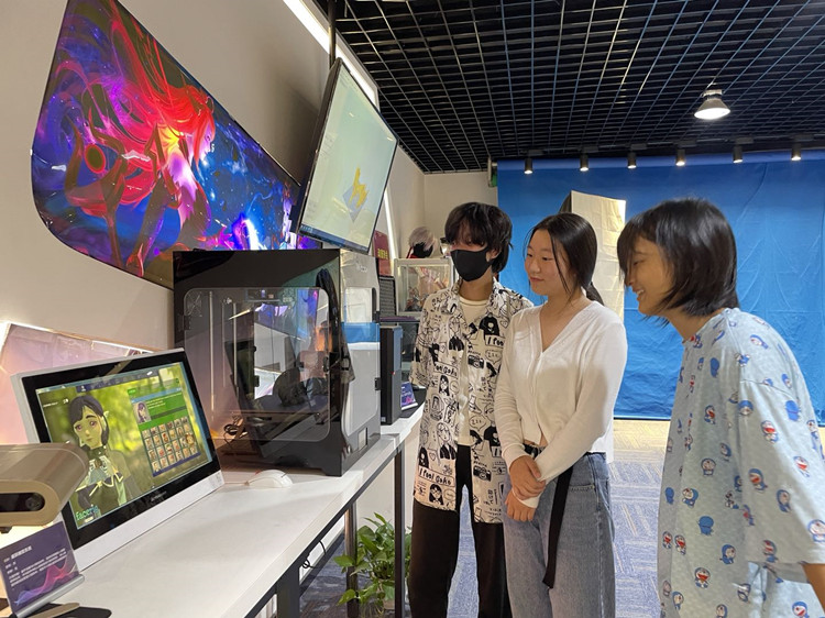 三姐妹一同報(bào)名，圓夢(mèng)新華