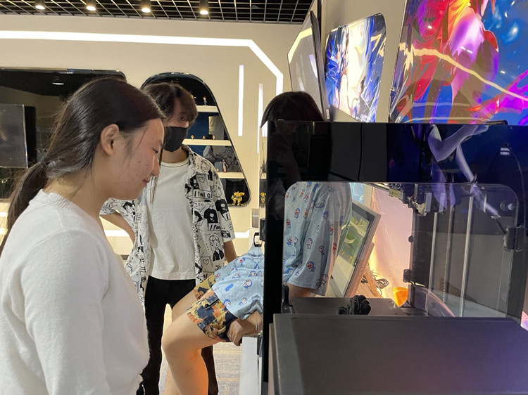 三姐妹一同報(bào)名，圓夢(mèng)新華