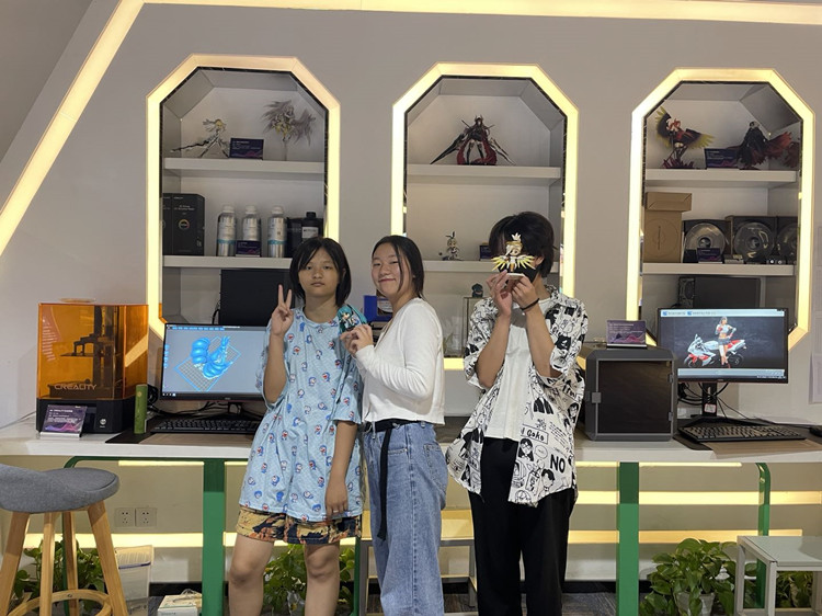 三姐妹一同報(bào)名，圓夢(mèng)新華