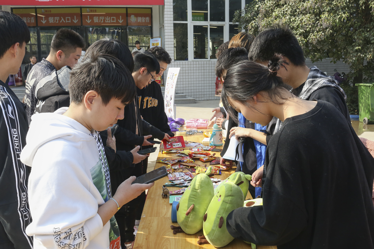 我去，這么多人來新華是干啥？