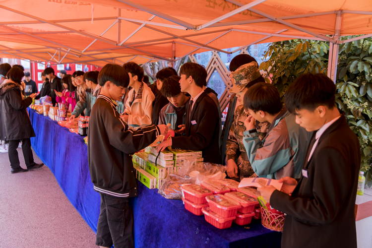 我去，這么多人來新華是干啥？