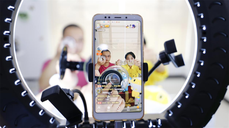 “超級(jí)電商月”精彩來(lái)襲，看新華學(xué)子如何玩轉(zhuǎn)雙十一！