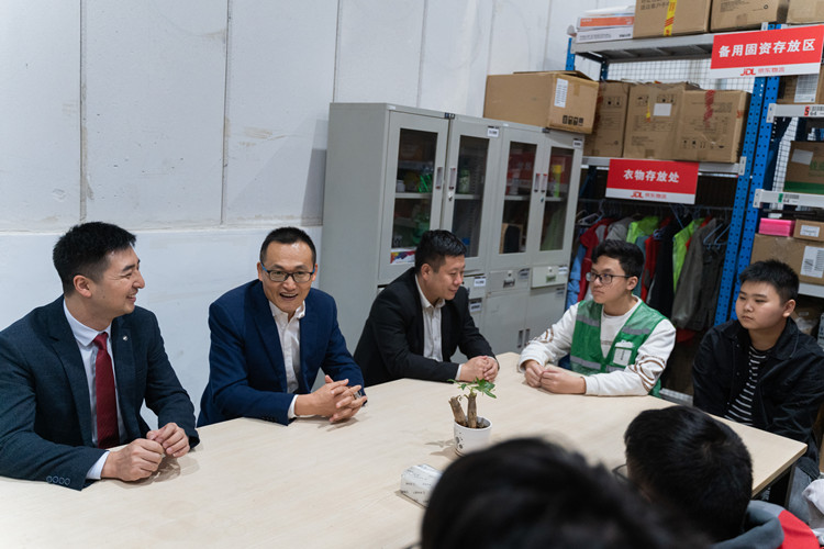 情系學子|院校領(lǐng)導走訪京東，看望電商實訓學生！