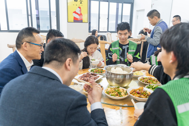 情系學子|院校領(lǐng)導走訪京東，看望電商實訓學生！