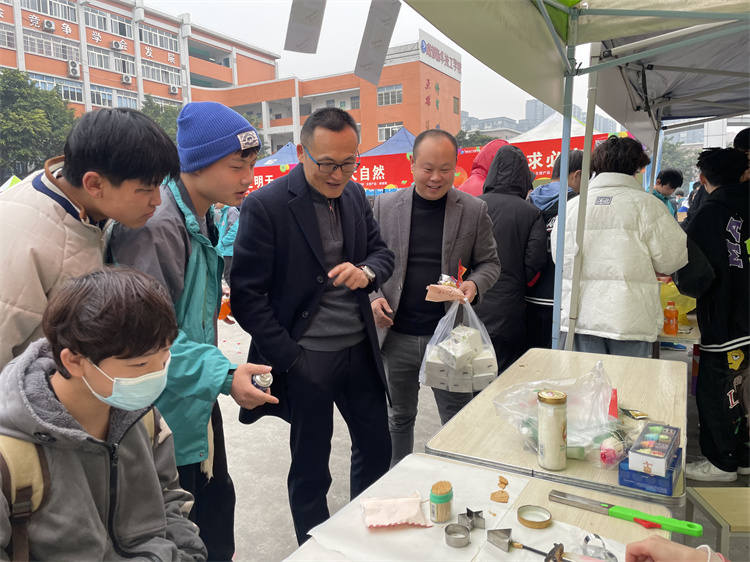 四川新華“雙十二”教育嘉年華系列活動火爆來襲?！