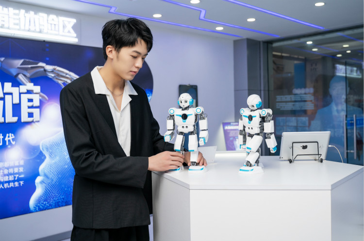 【新興專業(yè)解讀】—人工智能空前火爆，新華教學和就業(yè)如何？