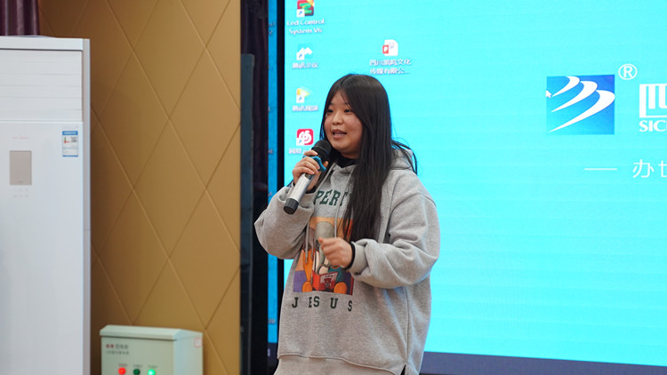 “求知、求職、求夢”新華模擬面試火熱進(jìn)行中！