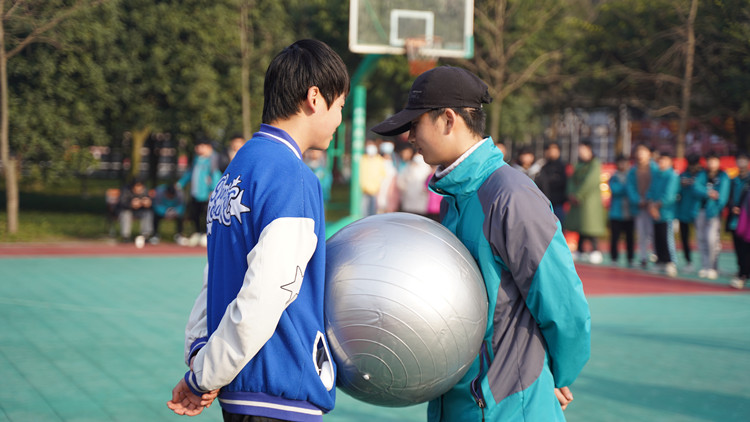 超“燃”運動會！成都新華冬季運動會“圖”擊現(xiàn)場！