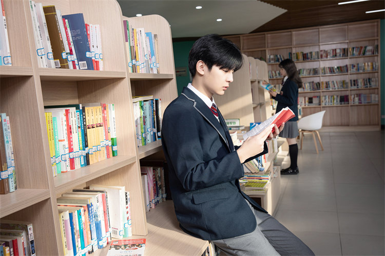 面對“月薪過萬”的期待 大學生和用人單位不妨“雙向奔赴”