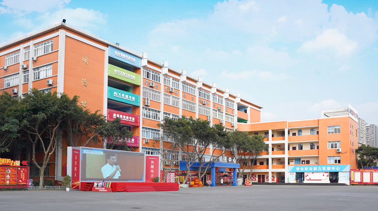 為什么總勸你來校實地考察？好學校不怕比較！