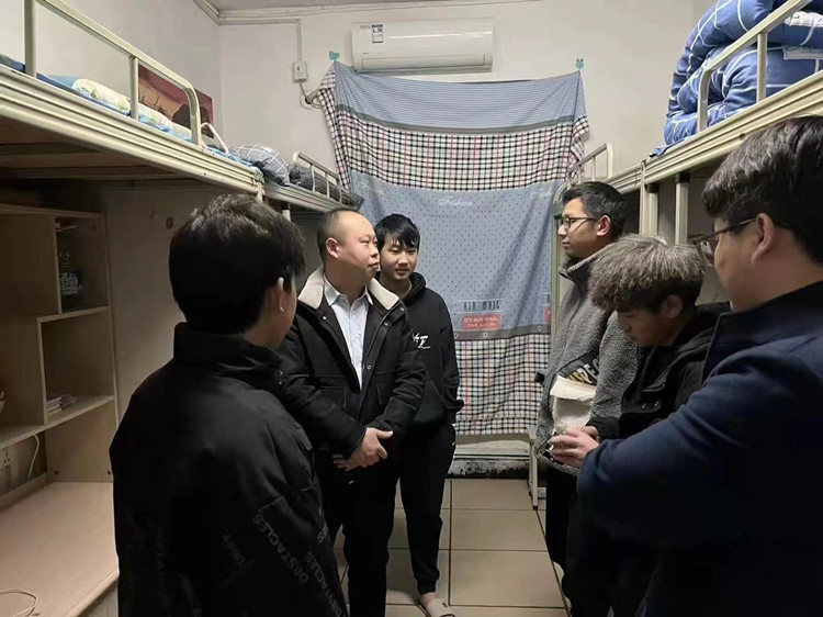 心系新生 關(guān)心慰問|校領(lǐng)導(dǎo)走訪慰問2022級(jí)新生