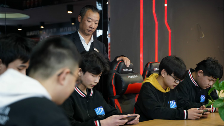 王者爭霸 限定名額！LGD俱樂部明星成員來新華啦！