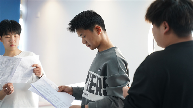 電商專業(yè)學(xué)生電商直播實(shí)訓(xùn)活動如火如荼開展中……