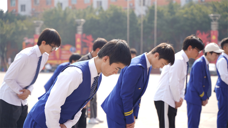 國防風(fēng)采！新華國防少年不怕練！