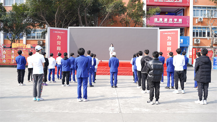 國防風(fēng)采！新華國防少年不怕練！