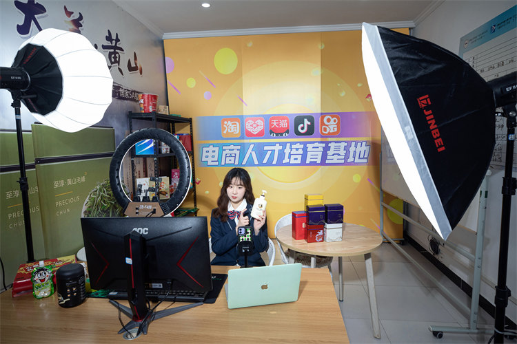 成都新華高級(jí)技工學(xué)校升格在即，職業(yè)學(xué)校學(xué)生就業(yè)優(yōu)勢解讀！