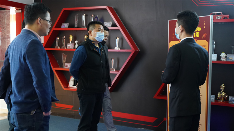 熱烈歡迎智能制造企業(yè)走進(jìn)成都新華交流學(xué)習(xí)指導(dǎo)！