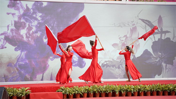 新起點(diǎn)再出發(fā)|成都新華高級技工學(xué)校升格揭牌儀式盛大啟幕！